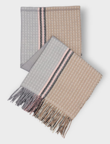 Woven Houndstooth oblong scarf with a fringed hem by Saki