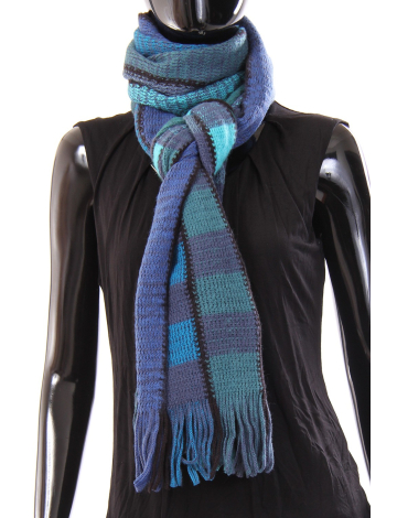 Brushed checkered scarf exclusive to Manteaux Manteaux