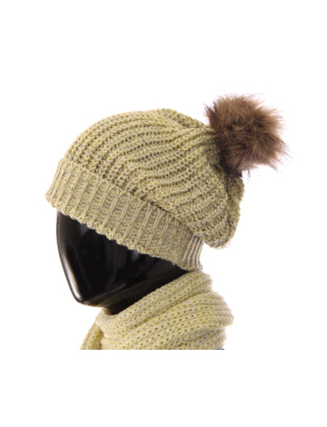 Knit hat with faux fur pom pom by Mod Atout